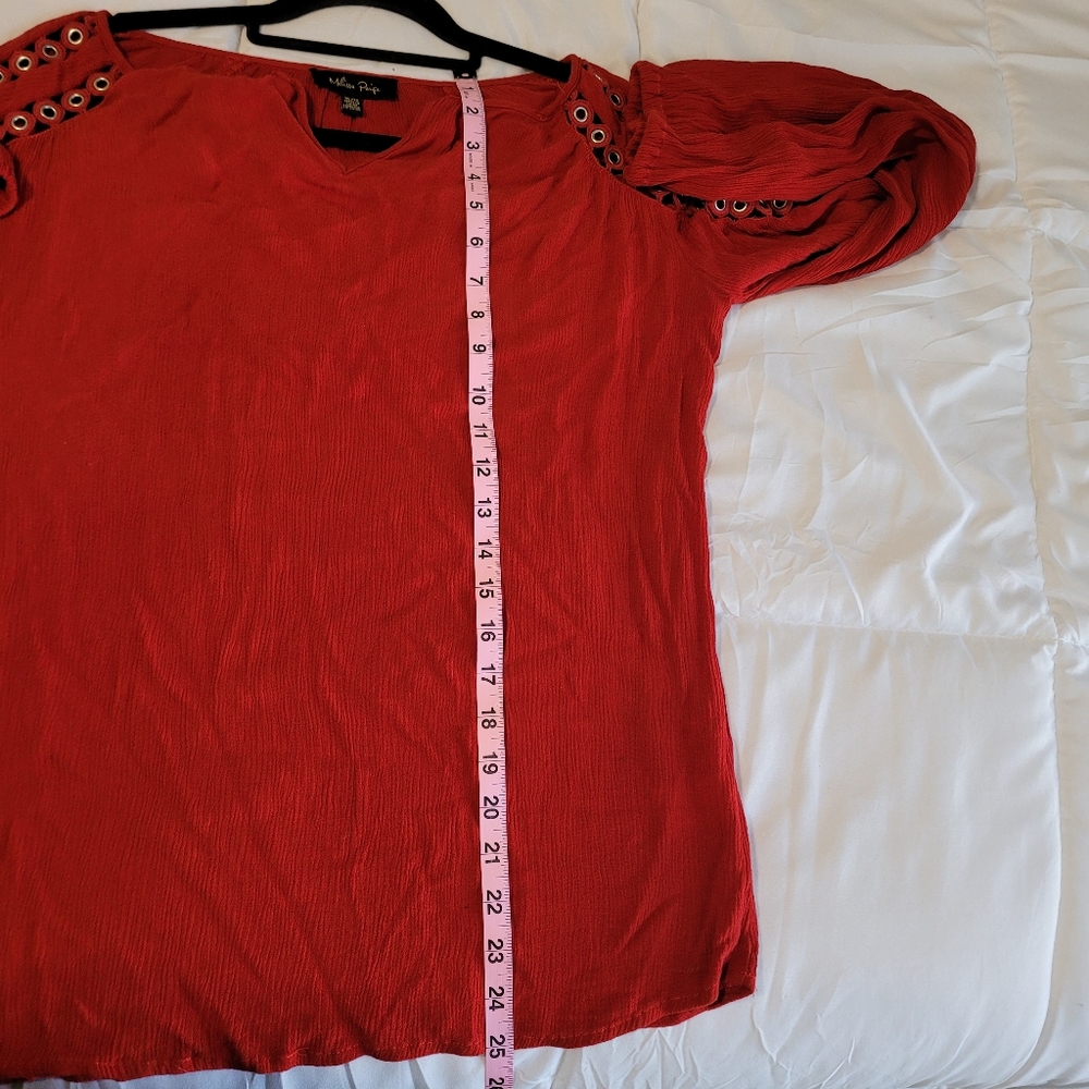 Melissa Paige Red blouse. SIlver circle design on shoulders - Picture 8 of 10